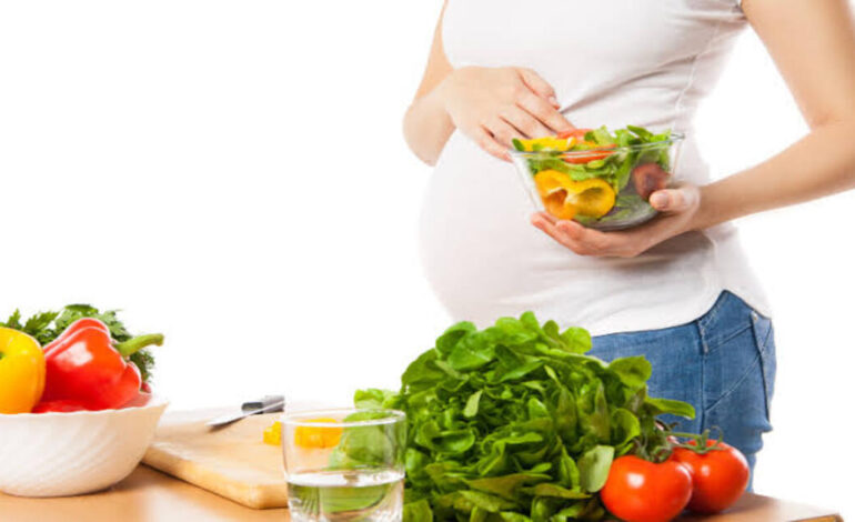 Pregnancy Diet Plan: A Complete Guide to Healthy Eating for Expecting Moms