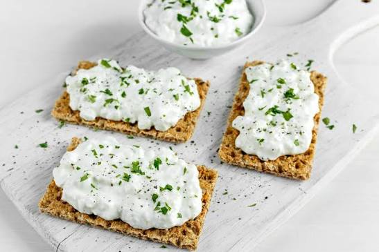 Plain Crackers + Cottage Cheese or Light White Cheese