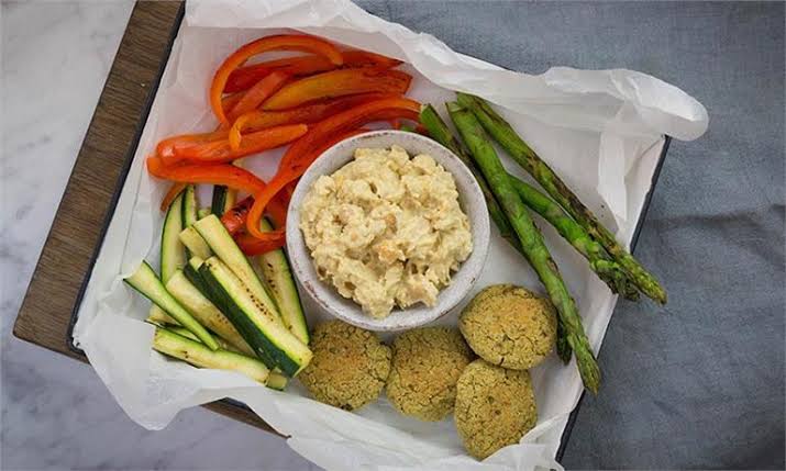 Cut Vegetables with Hummus